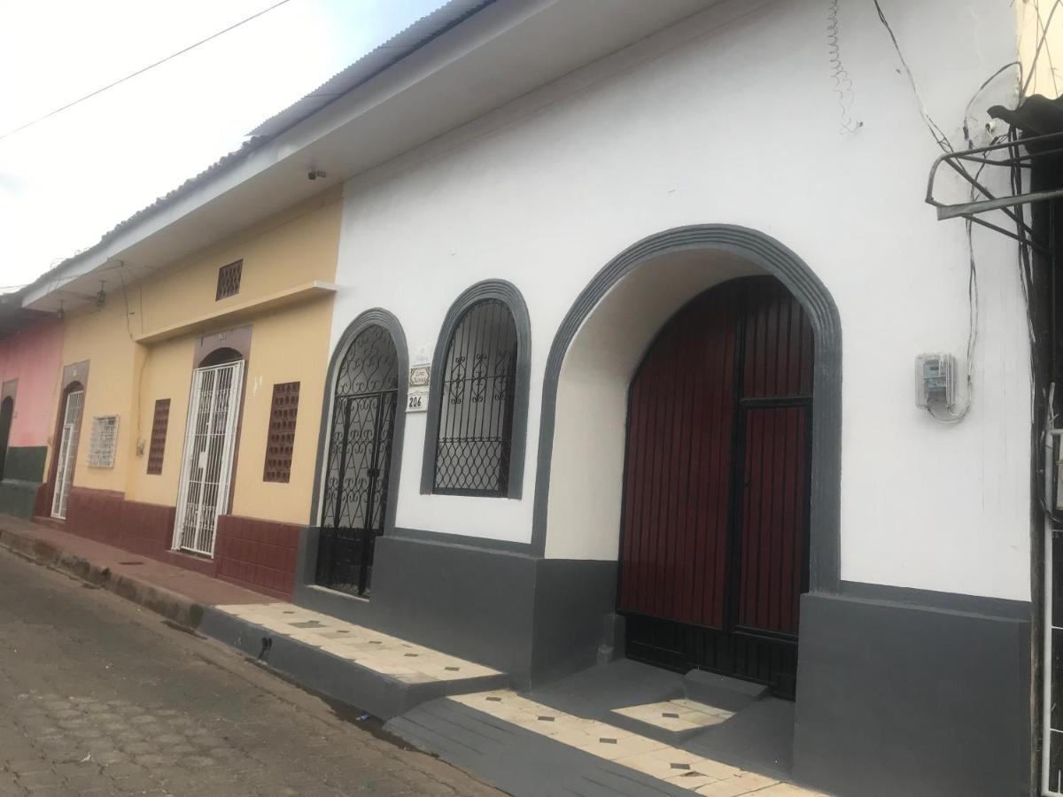 El Callejon Guest House Leon Bagian luar foto