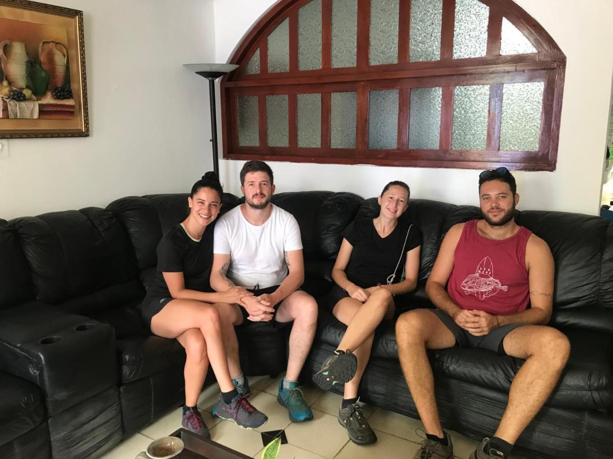 El Callejon Guest House Leon Bagian luar foto