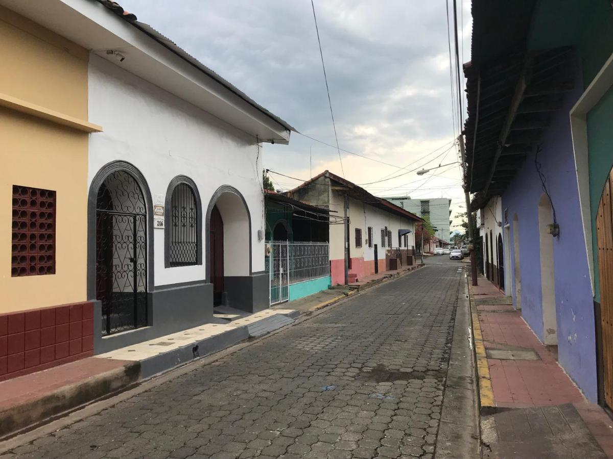El Callejon Guest House Leon Bagian luar foto