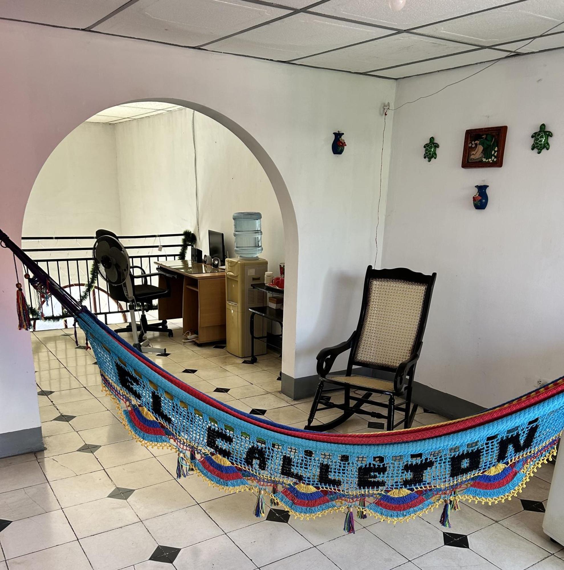 El Callejon Guest House Leon Bagian luar foto