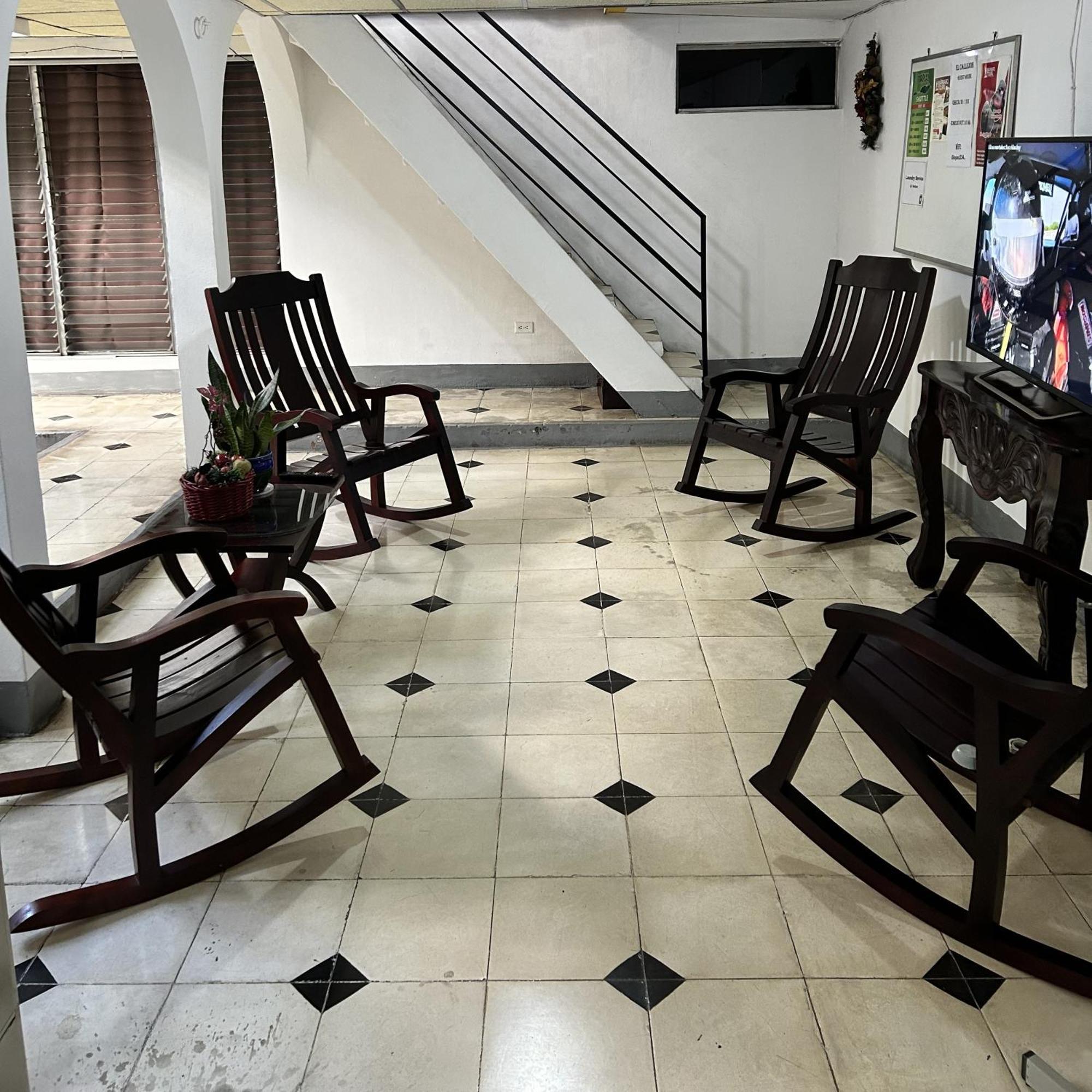 El Callejon Guest House Leon Bagian luar foto