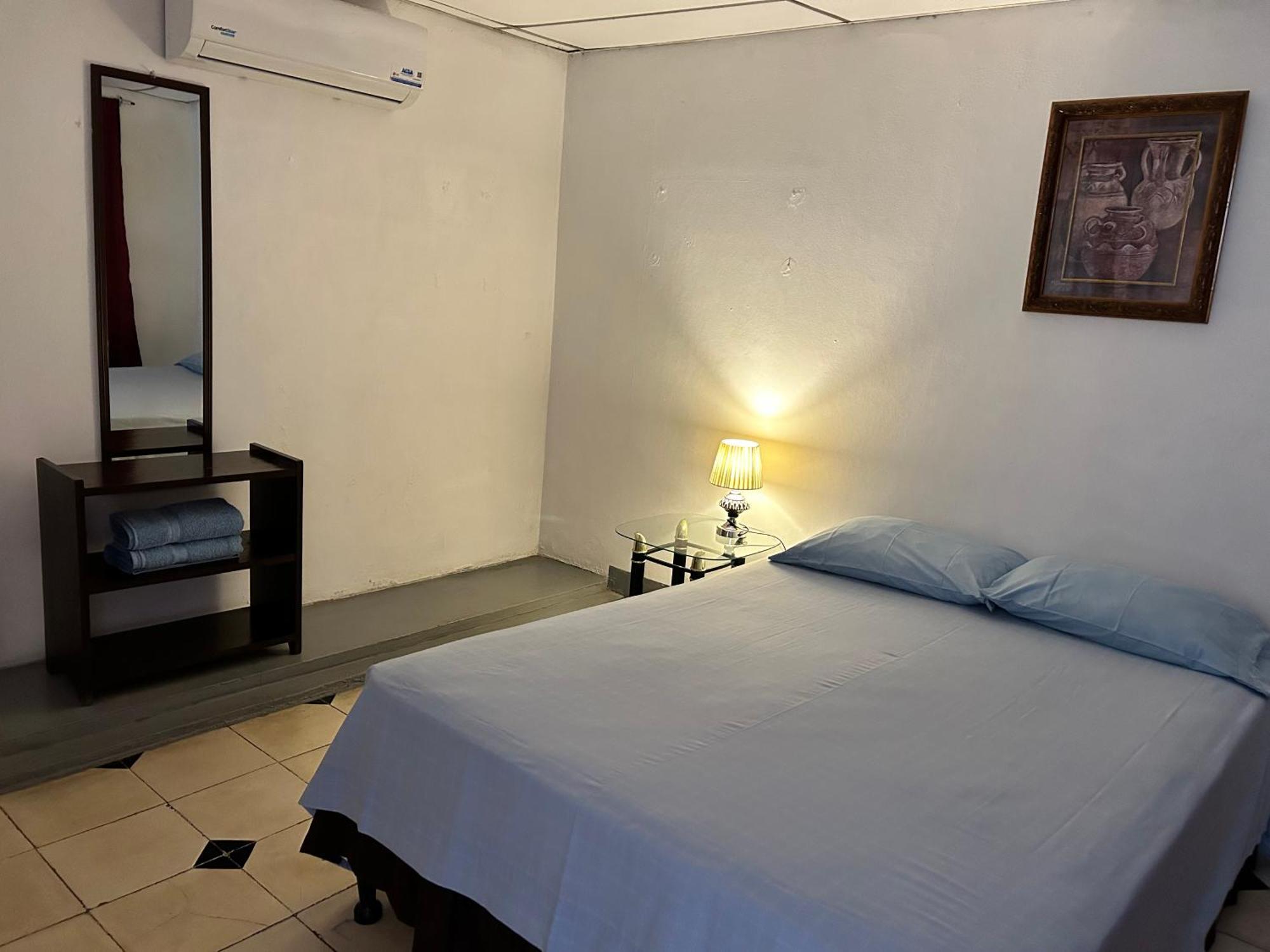 El Callejon Guest House Leon Bagian luar foto