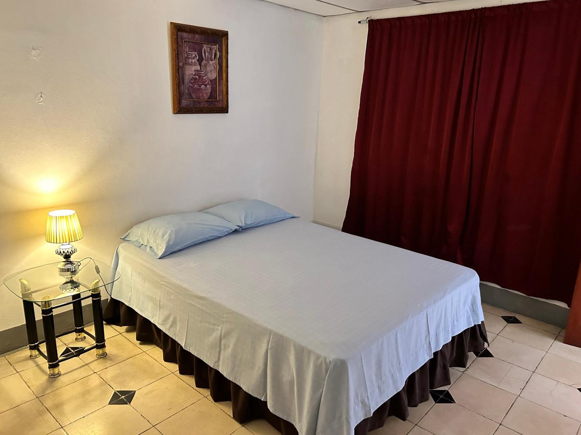 El Callejon Guest House Leon Bagian luar foto