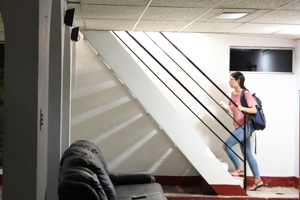 El Callejon Guest House Leon Bagian luar foto
