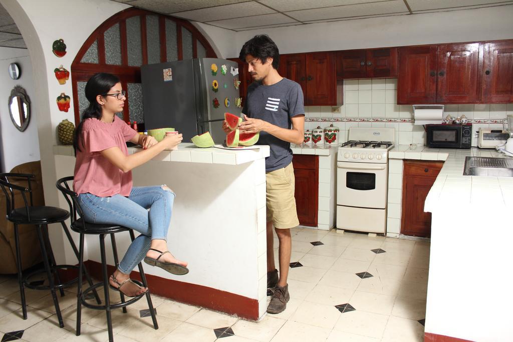 El Callejon Guest House Leon Bagian luar foto