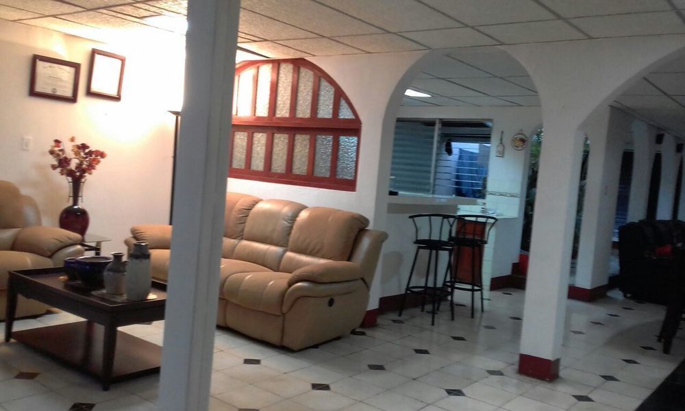 El Callejon Guest House Leon Bagian luar foto