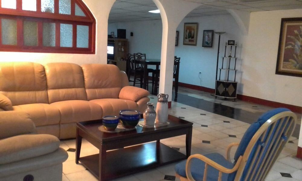 El Callejon Guest House Leon Bagian luar foto
