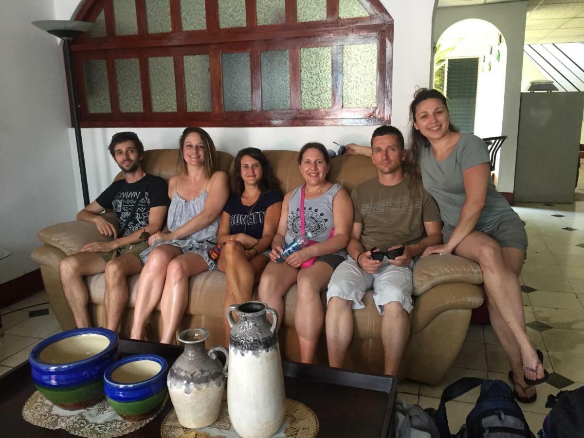 El Callejon Guest House Leon Bagian luar foto
